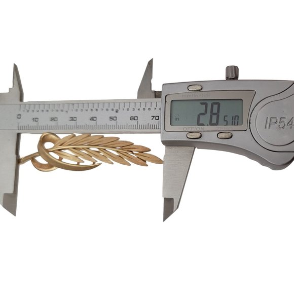 Trifari Crown Over T Gold Tone Laurel Leaf Ribbon Brooch Pin, Signed K898 - Picture 8 of 9